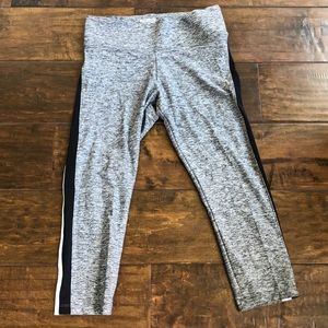 VICTORIA SECRET PINK CROPPED LEGGINGS